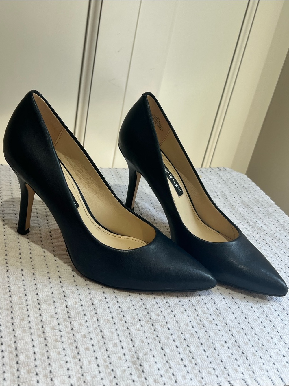 Classic Navy Pointed-Toe Women's Pumps